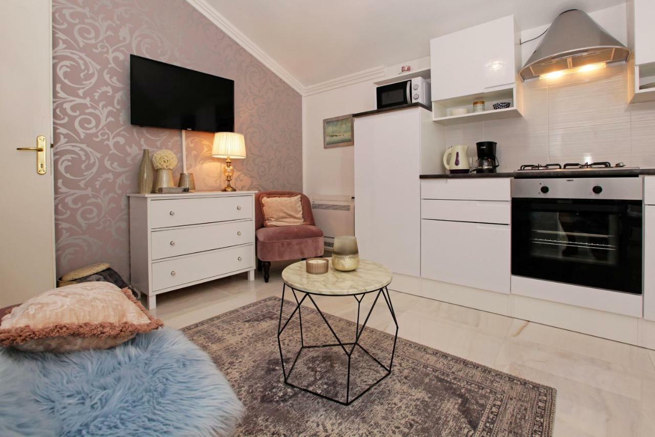 Apartment Ambroz Vela Luka Eksteriør bilde